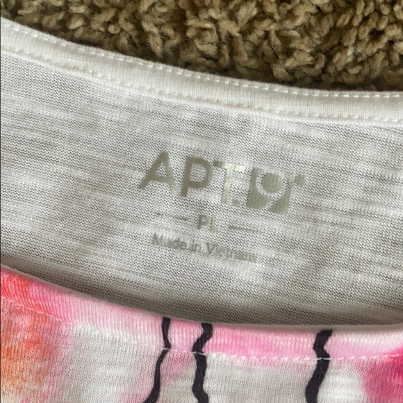 Apt. 9 women’s PL floral design tee - Picture 3 of 4